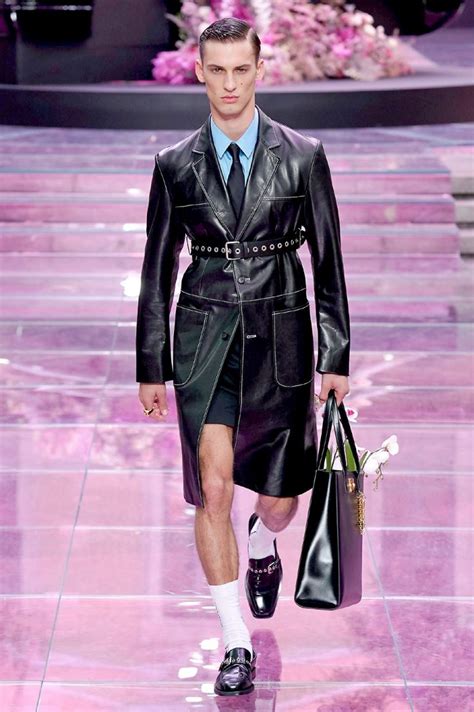 sfilata versace uomo primavera estate 2020|Versace Spring 2020 Menswear Fashion Show .